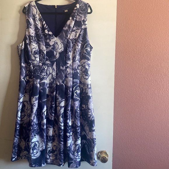 Tommy Hilfiger Dress - Picture 1 of 9